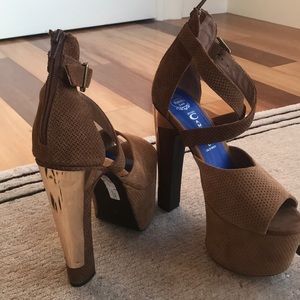 Brand New Edgy California Platforms (Havana Last)